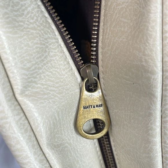 MATT & NAT Shoulder Bucket Bag Cream Phone Pocket Zip Vegan Grain Leather *As Is - Picture 7 of 15